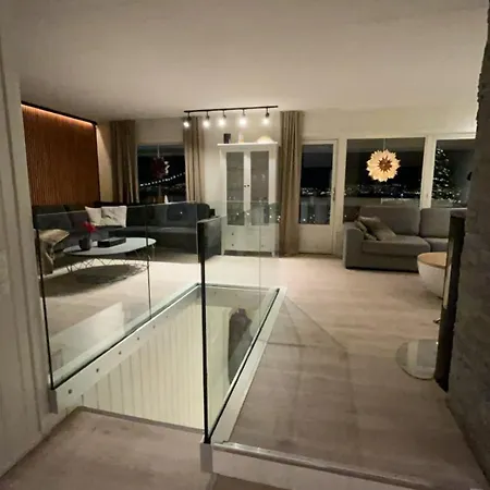 Central, Roomy, Free Parking, Fireplace, View Willa Tromsø