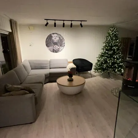 Central, Roomy, Free Parking, Fireplace, View *