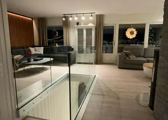 Central, Roomy, Free Parking, Fireplace, View Willa Tromsø