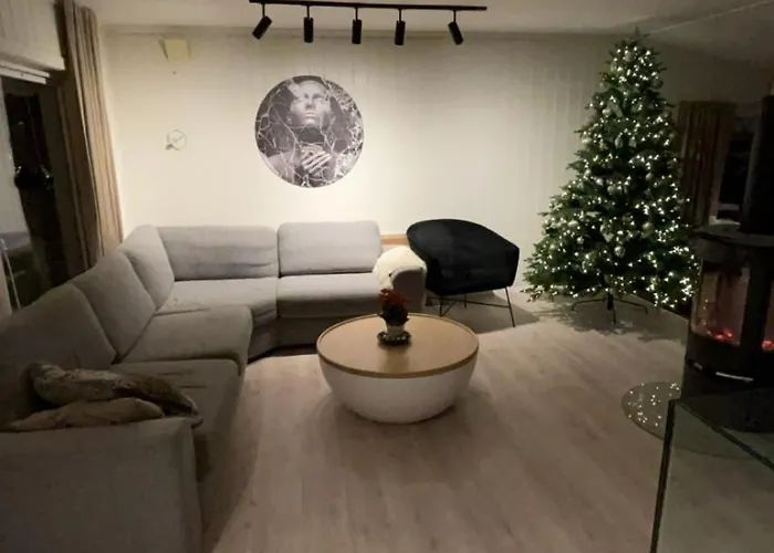 Central, Roomy, Free Parking, Fireplace, View *